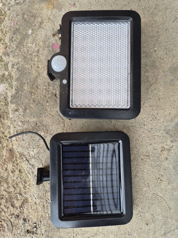 foco luz 13x15 17u panel solar 11.5x13 12u